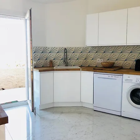 Vakantiehuis Superb Sea View With Pool And Big Garden Pietrosella
