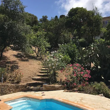 Vakantiehuis Superb Sea View With Pool And Big Garden Pietrosella
